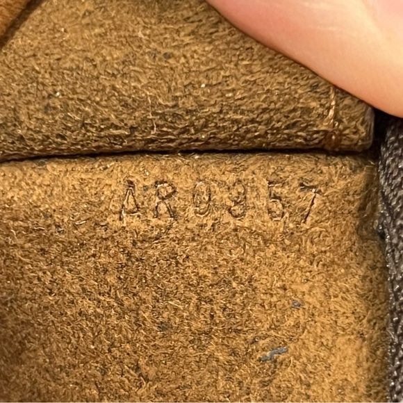 Louis Vuitton LV Damier Ebene Marais Bucket Pouch, Travel Bag, Clutch - Picture 6 of 8